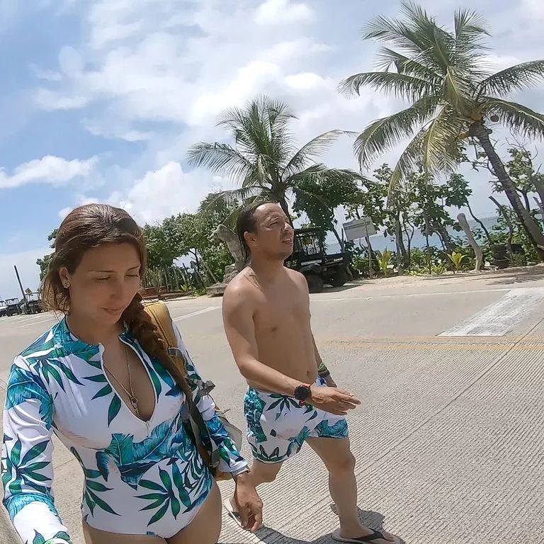 Queremos mostrarles este emprendimiento colombiano se llaman @bikinis.manantial pasense por su Instagram y vean los trajes de baño tan divinos y personalizados que hacen. 🙃 
¿Qué tal nuestro dúo de trajes?
.
. 
#positostravelers #emprendimientocolombiano #vestidosdebaño #sanandres #colombiatravel #colombiatrip #parejasviajeras #parejaviajera