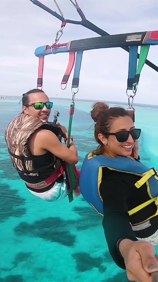 Si vas a realizar Parasailing en San Andrés, ten en cuenta que viene la temporada alta y esta actividad es muy solicitada. Mi recomendación es que reserves y pagues antes del viaje. Puedes hacerlo con @richieparasail
LO QUE DEBES SABER:
💲160.000 X persona
🕛 Tiempo de vuelo 15 minutos, pero debes disponer de 2 horas para el recorrido.
⛈️ Si hay mal clima es normal que la actividad se reprograme bien sea de horario o de día.
📱@richieparasail +57 (317)770 1488.
.
.
#positostravelers #colombiatravel #colombiamagica #colombiamagica #mardelos7colores #colombia #sanandres #isladesanandres #sanandresislas #fontour #colombiatrip #viajesenpareja #maryplaya #destinoscolombia